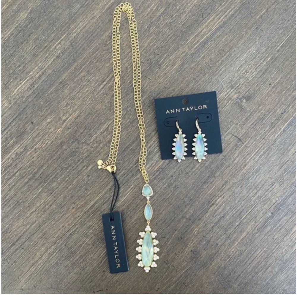 Stunning Jewelry Set - NEW!!